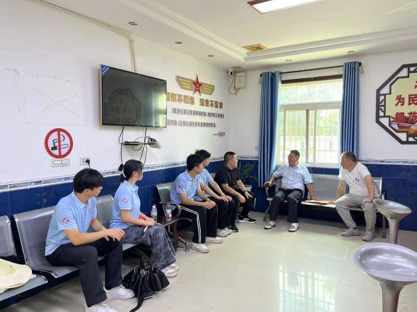 从课堂到田野:走访乡间寻路径,产业调研助振兴.docx