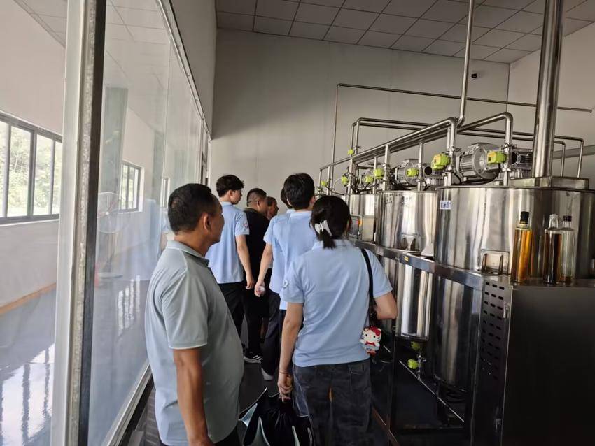 从课堂到田野:走访乡间寻路径,产业调研助振兴.docx